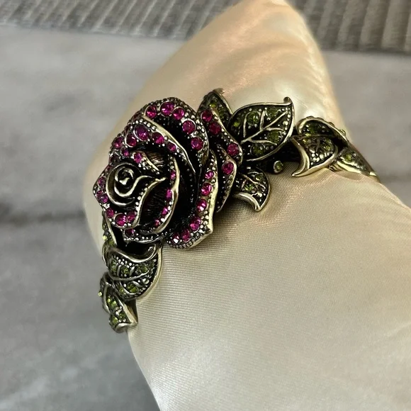 HEIDI DAUS Signed Vintage 1990's Green And Red Rose Shaped Hinged Cuff Bracelet - Picture 4 of 6